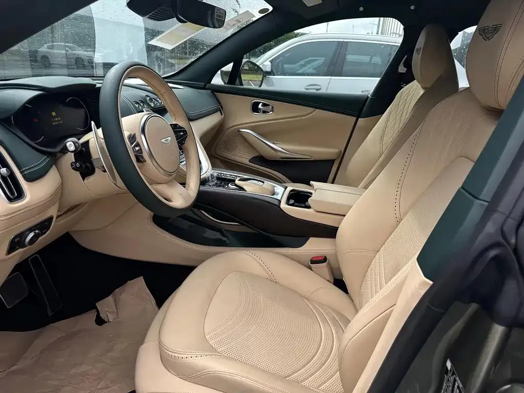 Aston Martin DBX Martin DBX 2024 4.0T V8 — View photo 5