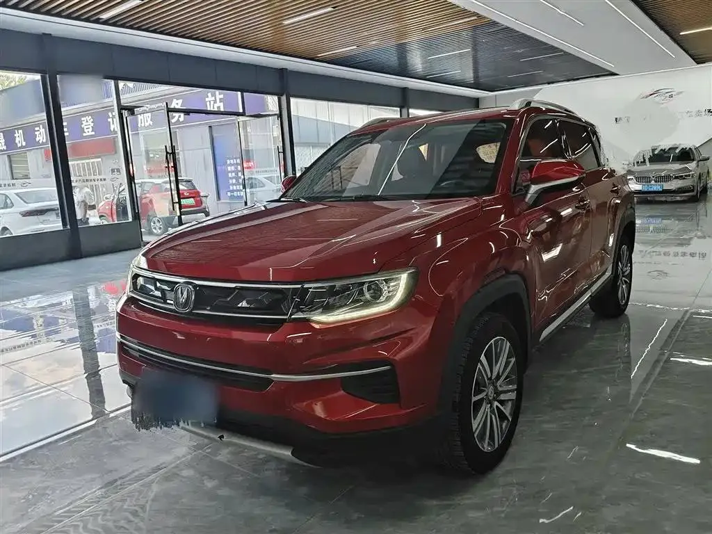 Changan Changan CS35 Plus — أحمر