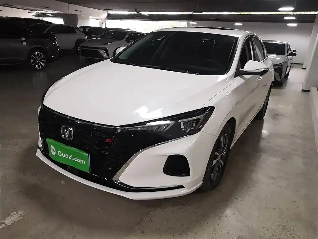 Changan Changan Eado — أبيض