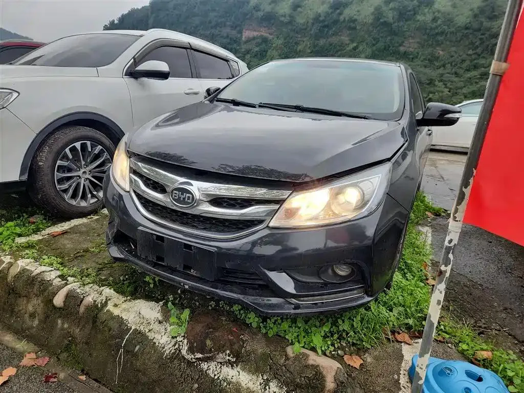 BYD BYD SuRui — أسود