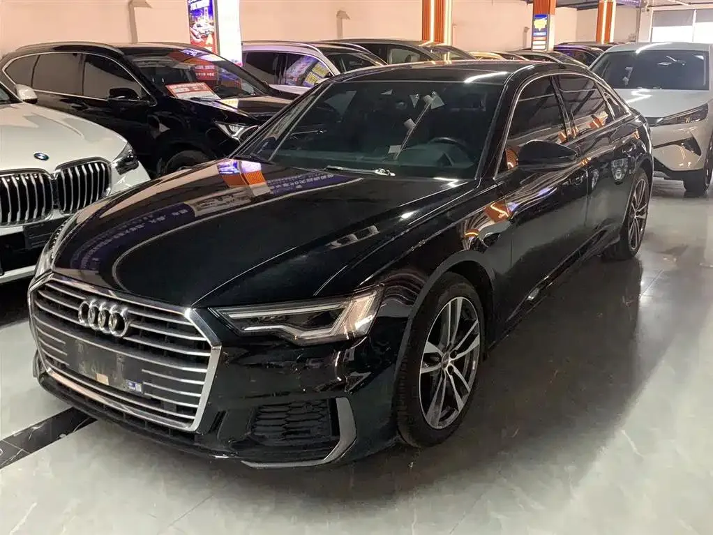 Audi Audi A6L — أسود