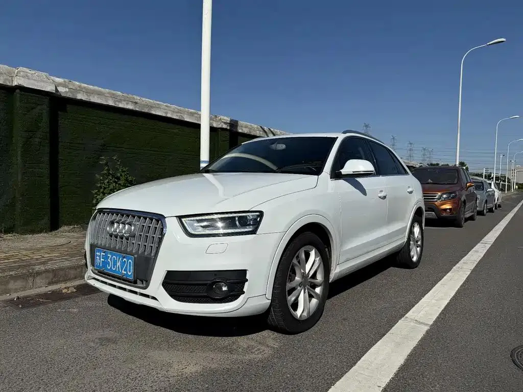 Audi Audi Q3 — White