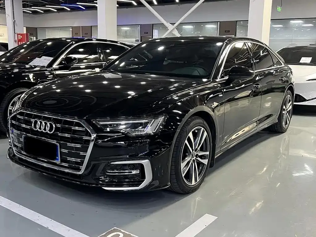Audi Audi A6L — أسود