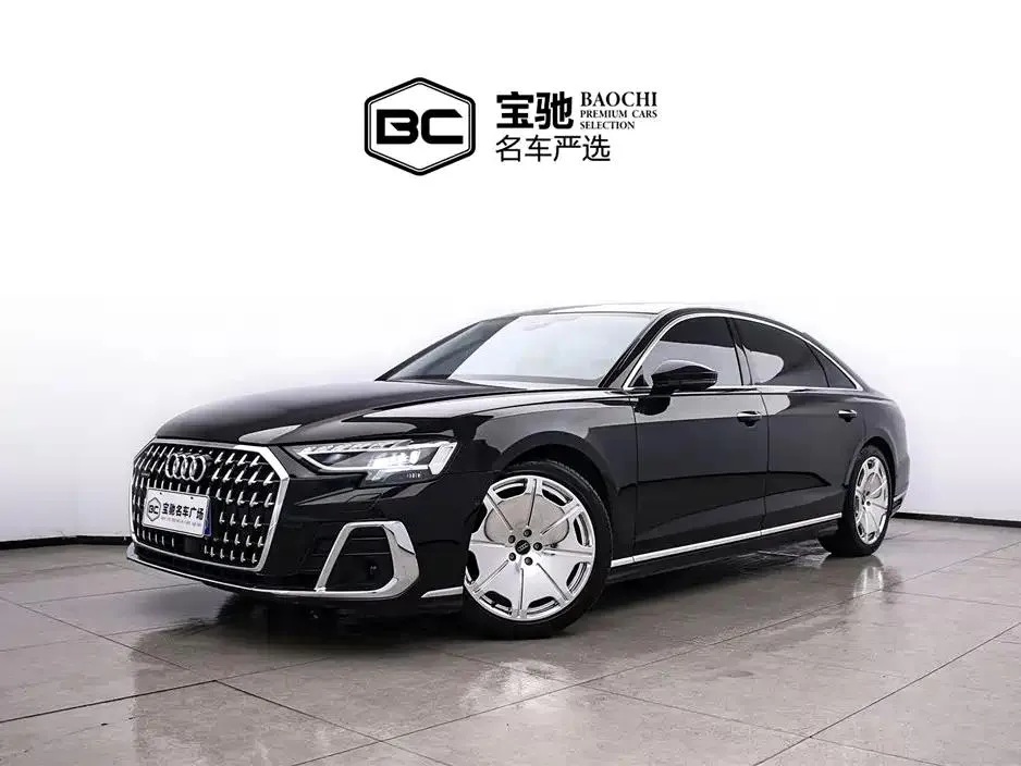 Audi Audi A8 — أسود