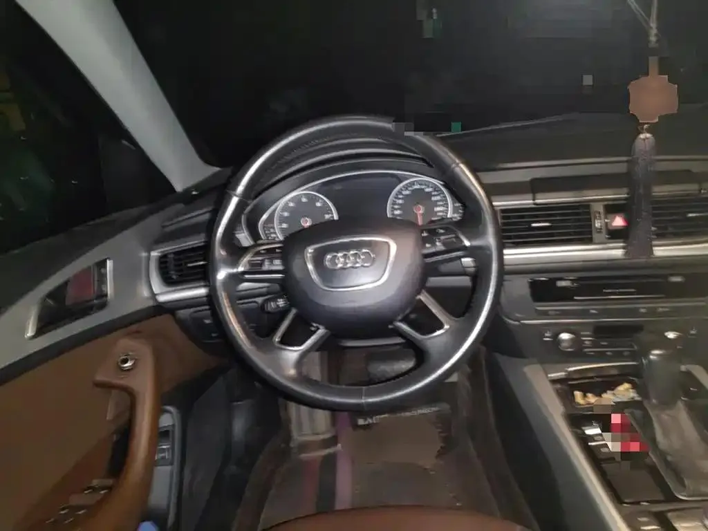 Audi A6L A6L 2018 30th Anniversary Model 35 TFSI Fashion Edition — عرض الصورة 3