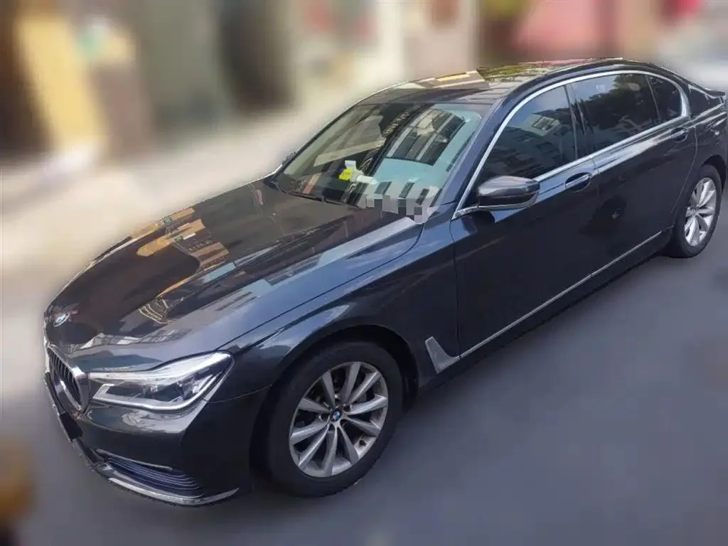 BMW BMW 7 Series — Silver / Gray