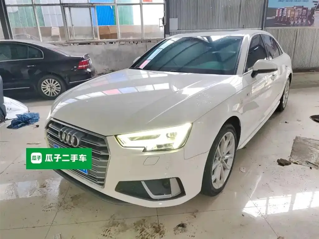 Audi Audi A4L — White
