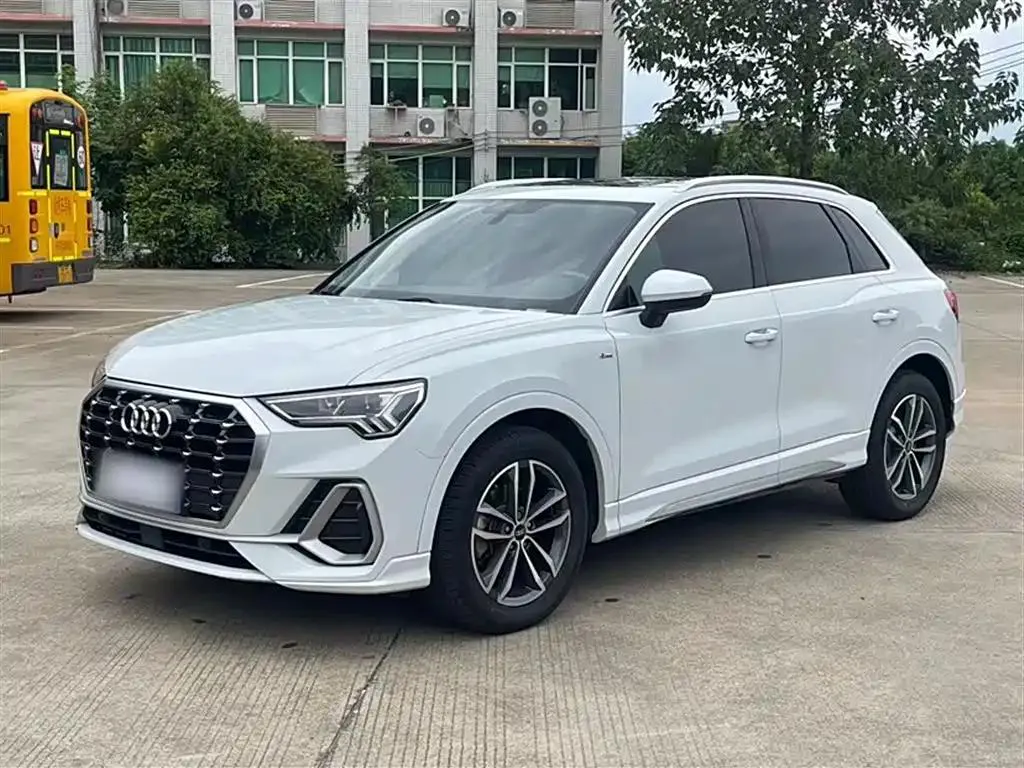 Audi Audi Q3 — White