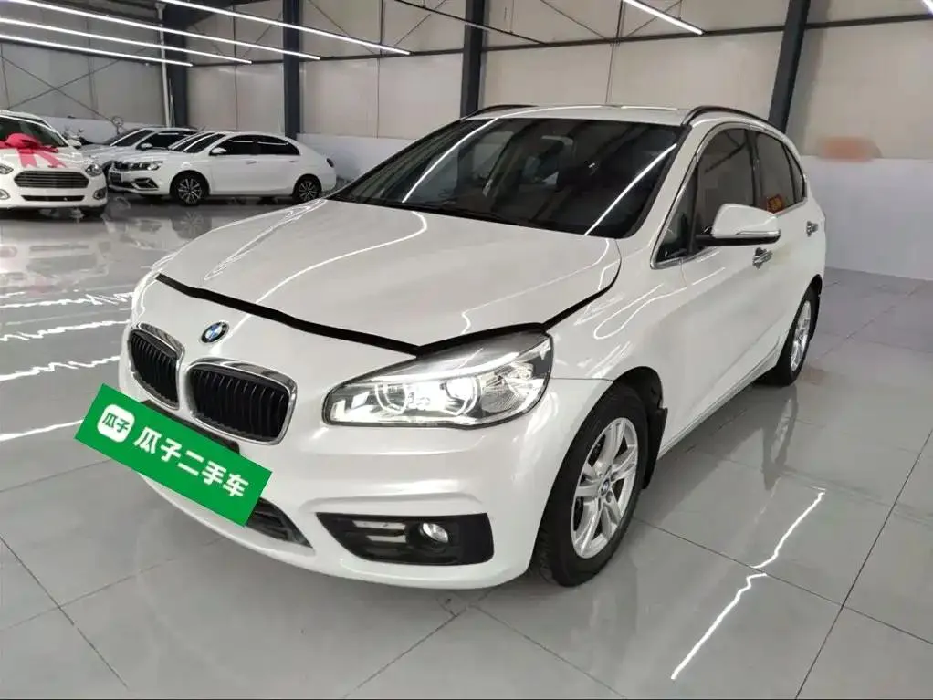 BMW BMW 2 Series — أبيض
