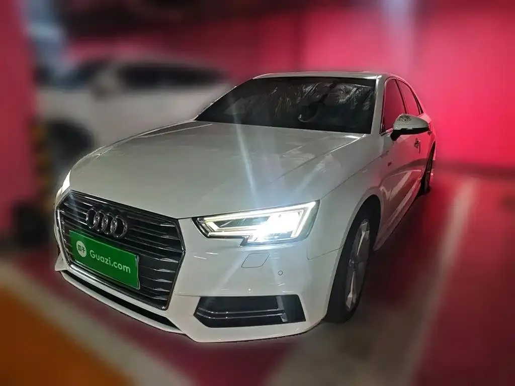 Audi Audi A4L — White