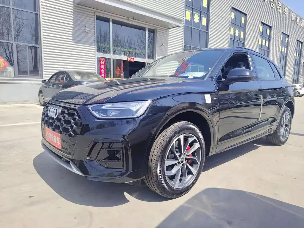 Audi Audi Q5L — Black